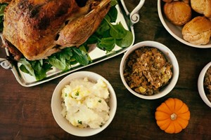 thanksgiving_dinner_with_turkey_rolls_and_mashed_potatoes